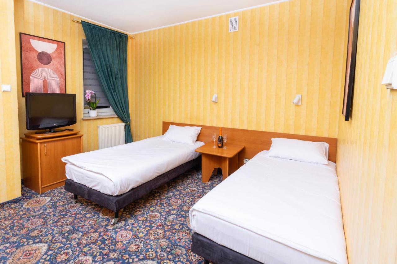 Hotel Victory Home ワルシャワ エクステリア 写真