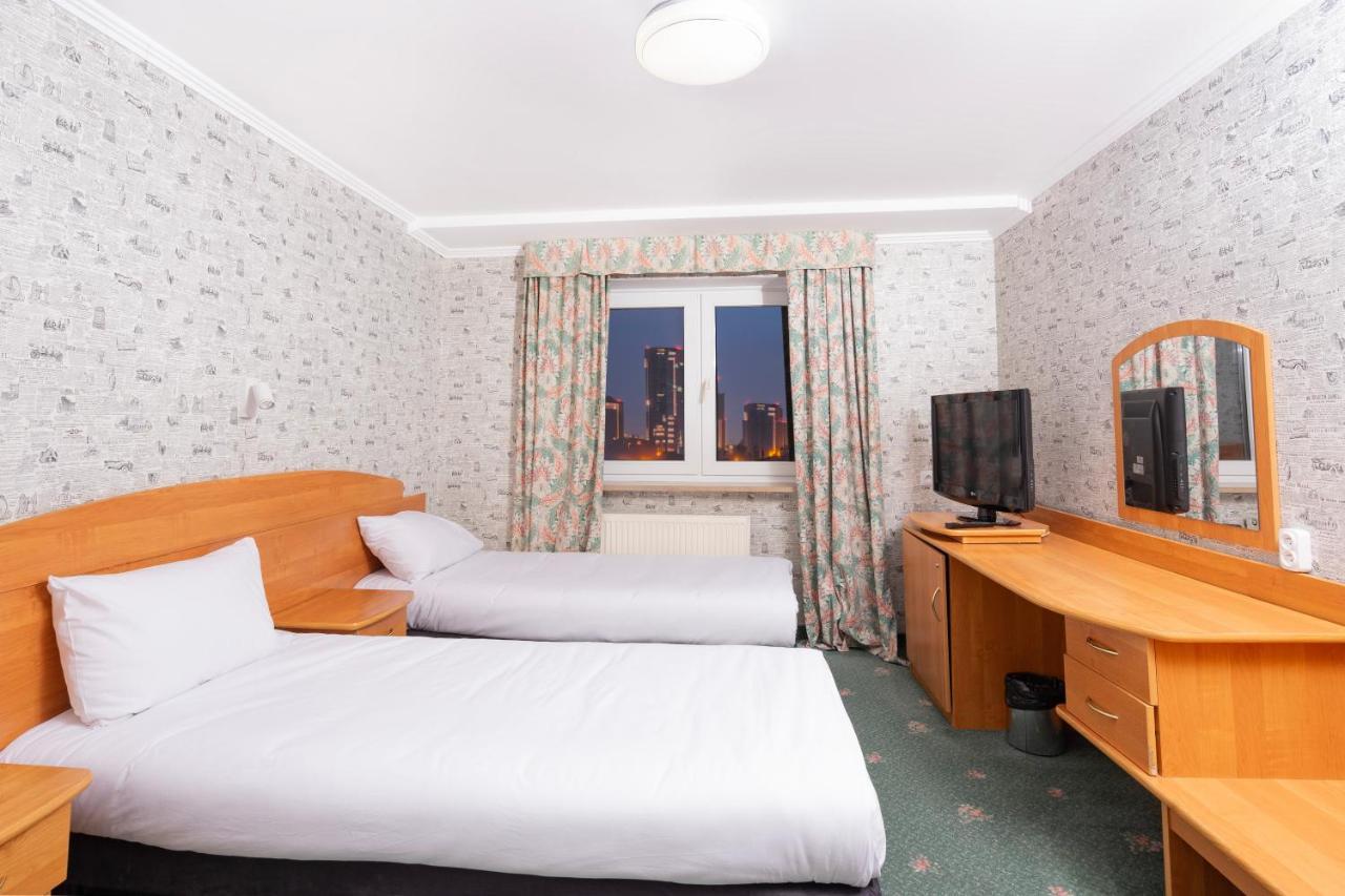 Hotel Victory Home ワルシャワ エクステリア 写真
