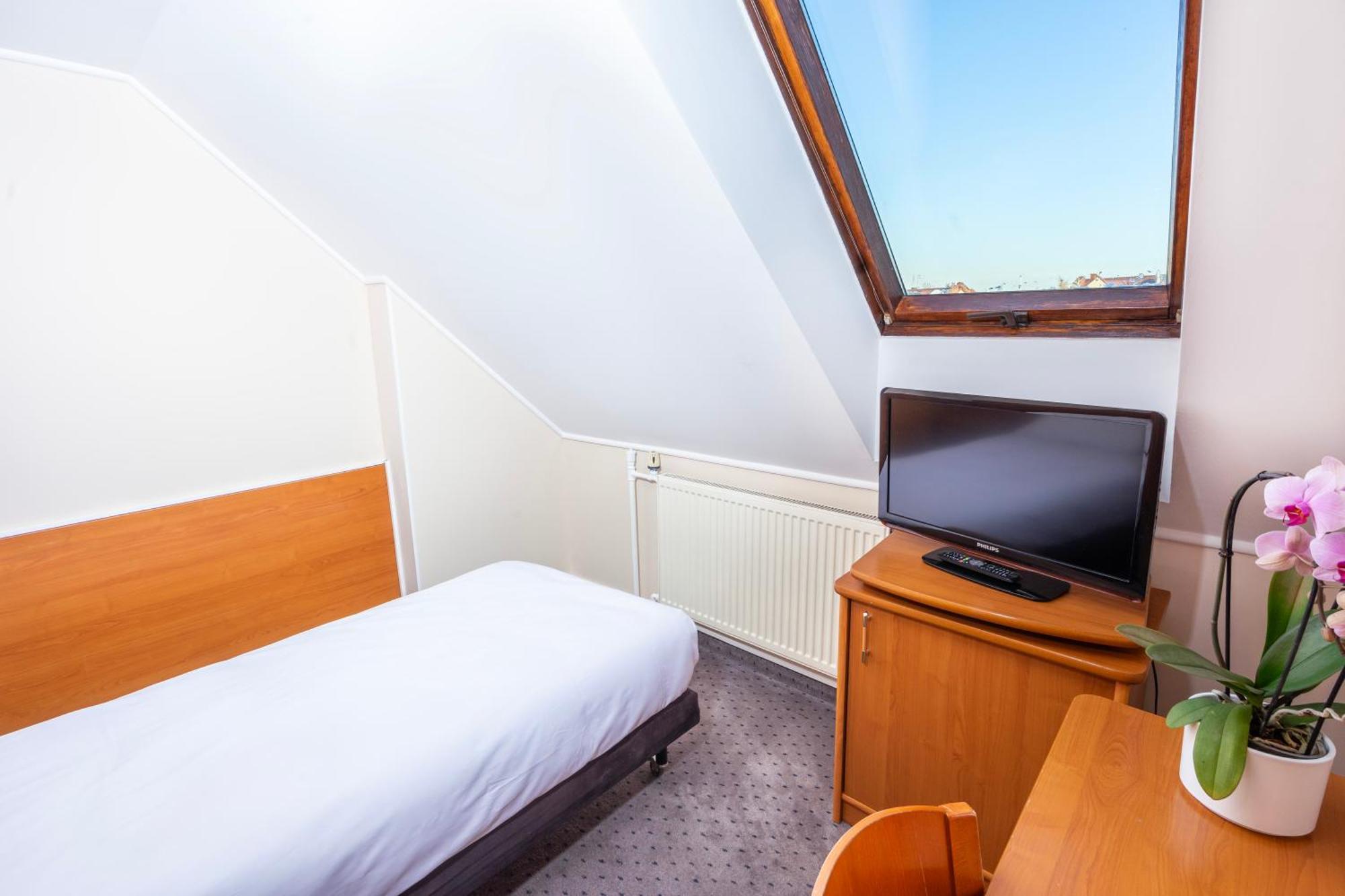 Hotel Victory Home ワルシャワ エクステリア 写真