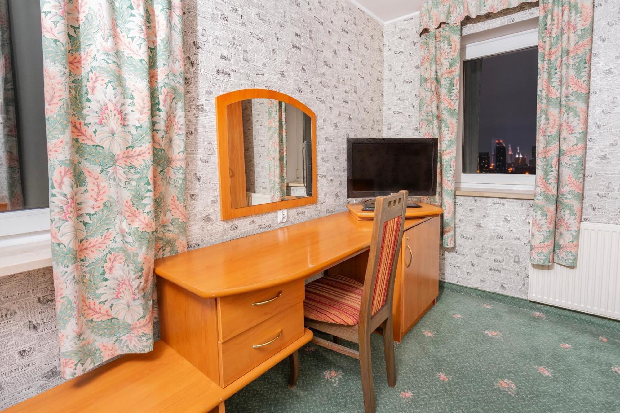 Hotel Victory Home ワルシャワ エクステリア 写真