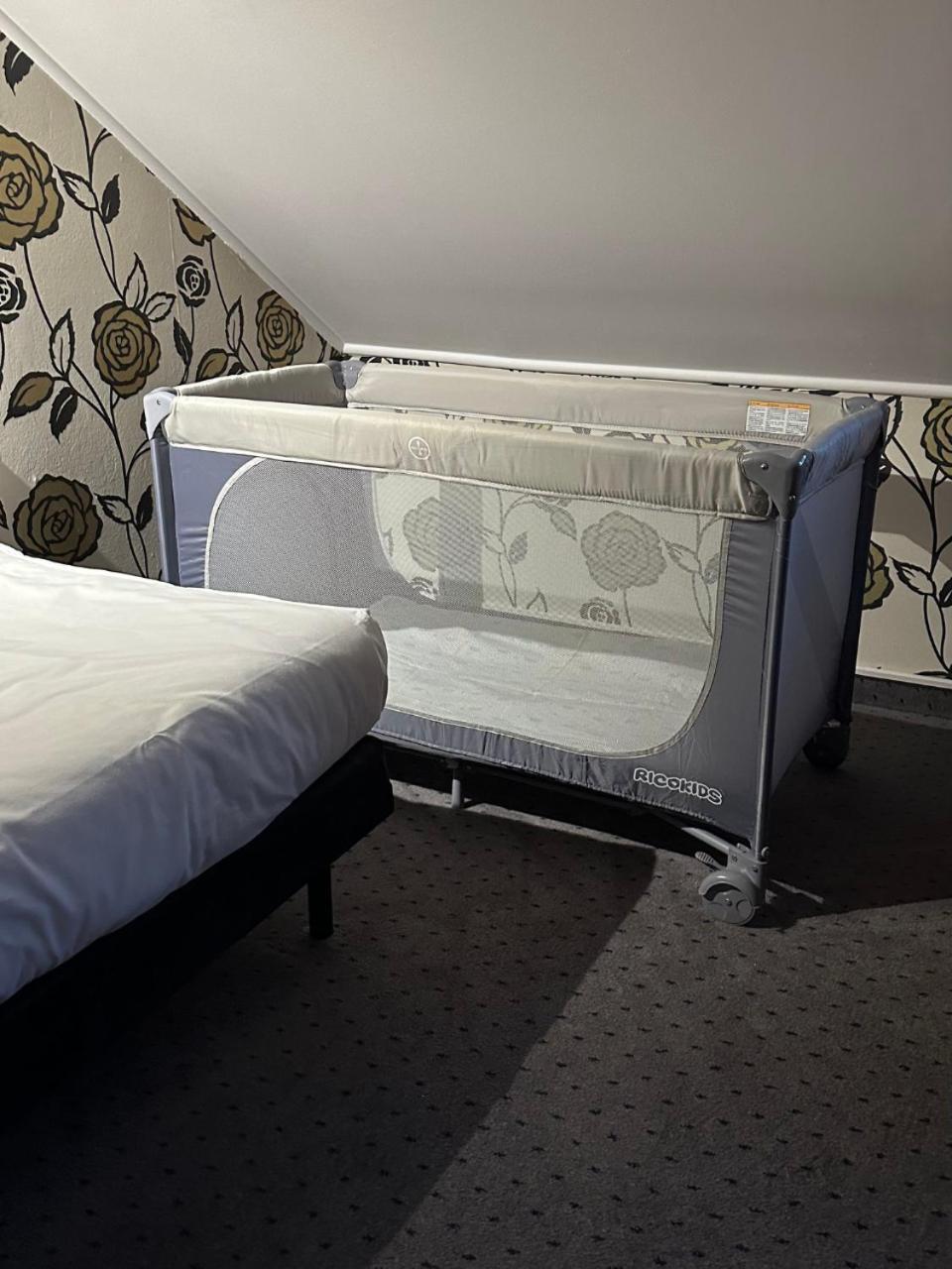 Hotel Victory Home ワルシャワ エクステリア 写真